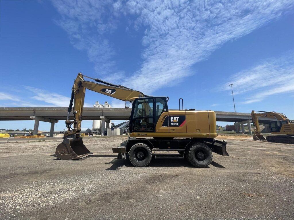 2015 CATERPILLAR M320F