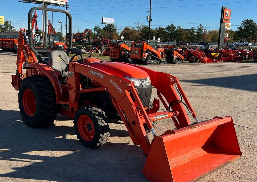 2018 Kubota L3301HST