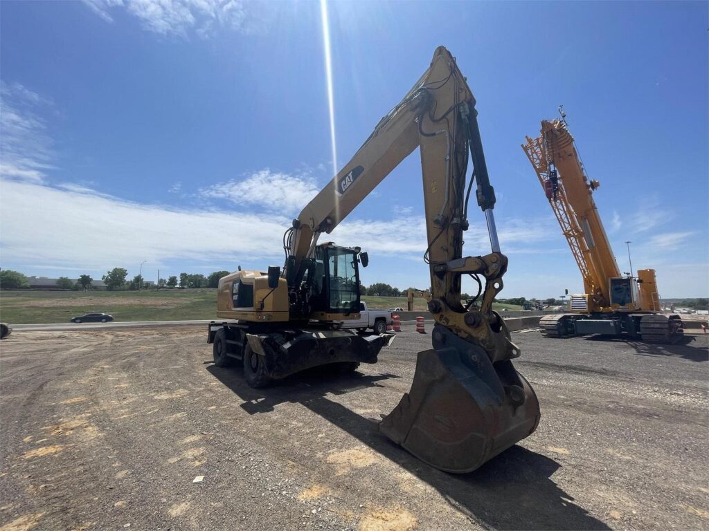 2015 CATERPILLAR M320F