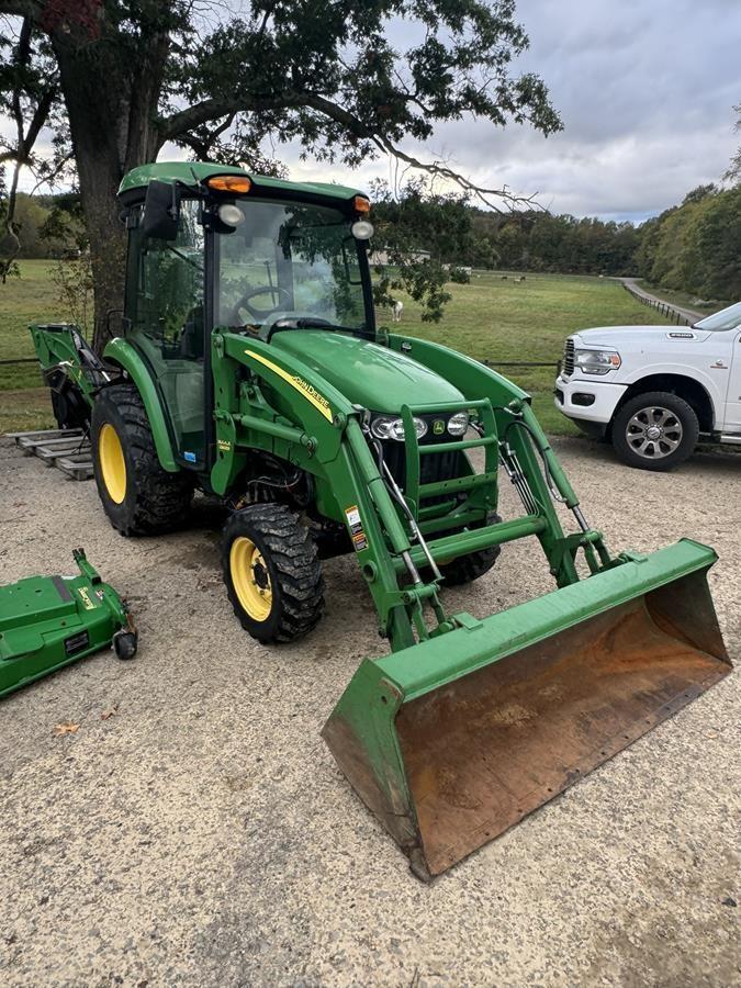 2010 JOHN DEERE 3720 With Attachments